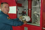 Рулевой пожарных машин Николай Ерёменко гордится своей профессией