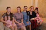 «Детей не выбирают, их любят». Лилия Бердникова и Сергей Забияко стали приёмными родителями для восьми сирот