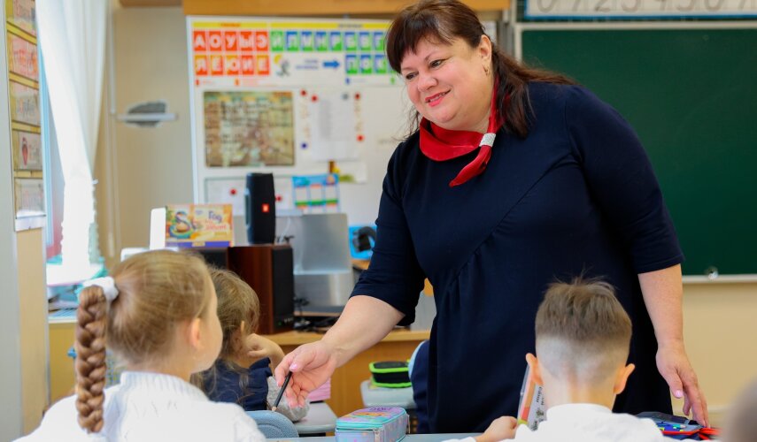 Переход на новую систему оплаты труда учителей перенесли на сентябрь 2026-го