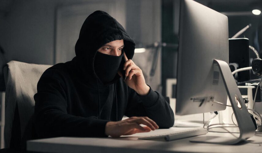 Житель города посмотрел видео по ссылке и остался без денег