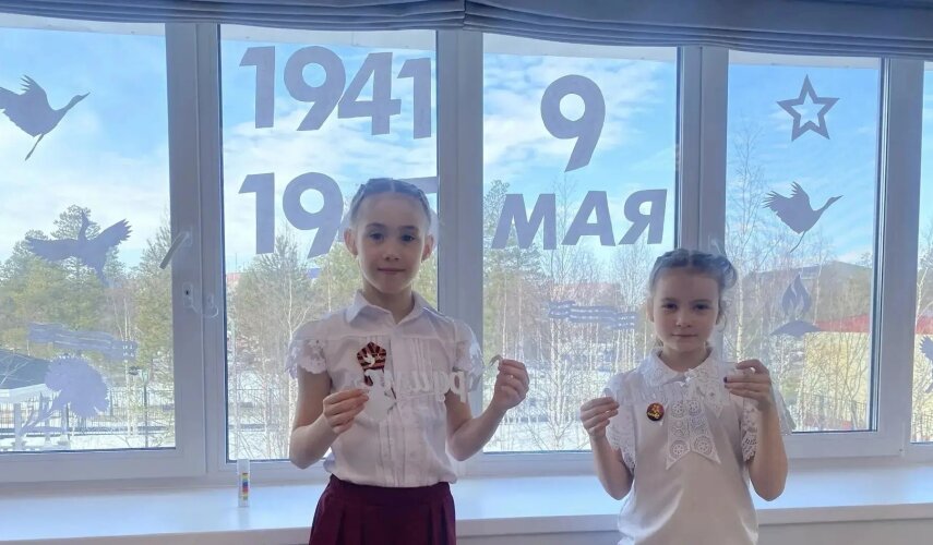 Муравленковцы поддержали акцию «Окна Победы»