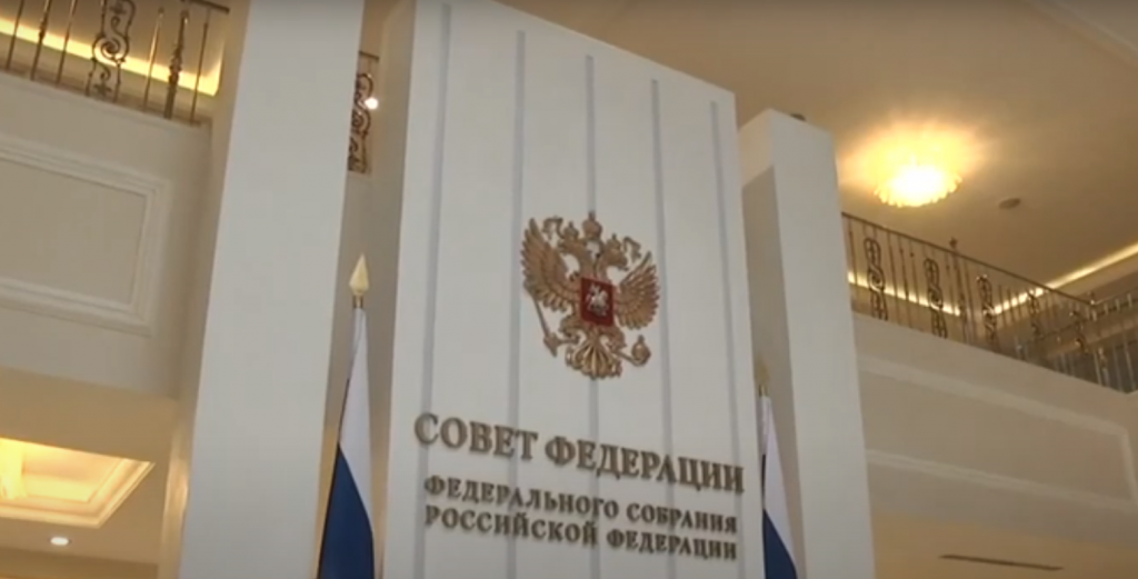 Контролировать вакцинацию в регионах будут сенаторы