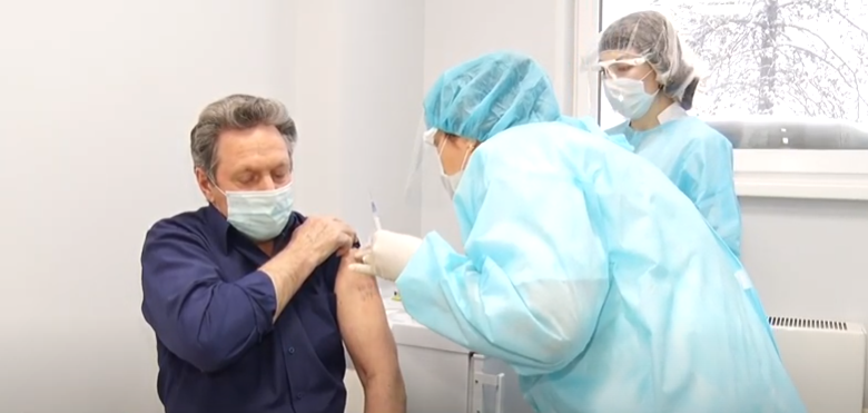 В больнице формируют лист ожидания на вакцинацию