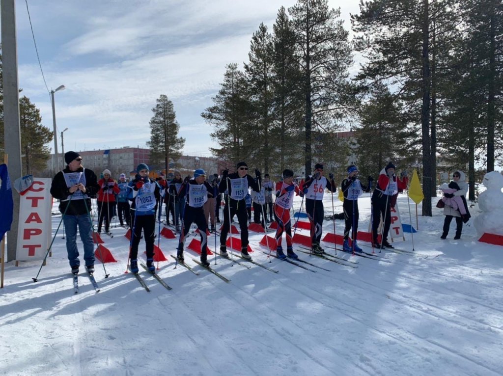 В Муравленко прошла массовая лыжная гонка «За здоровый образ жизни!»