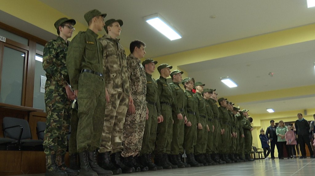 Десятиклассники отправились на учебно-полевые сборы