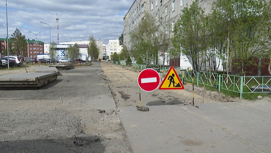 В Муравленко ремонтируют дороги и благоустраивают дворы