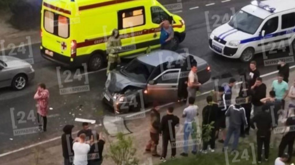 В Муравленко столкнулись два автомобиля