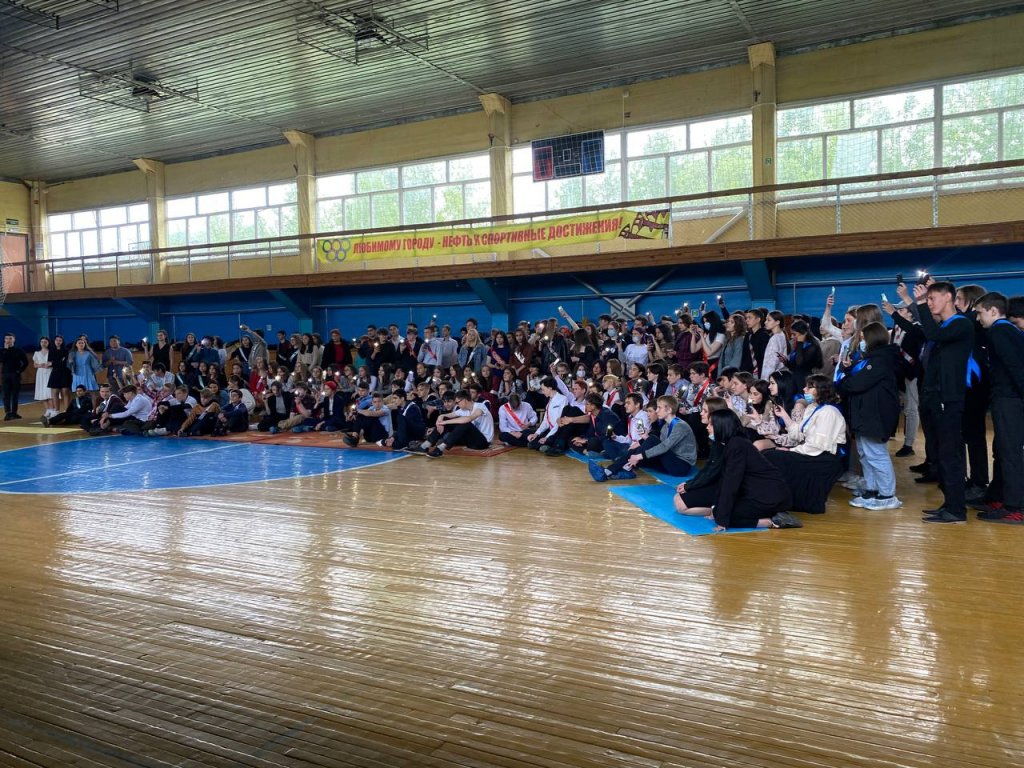 В июне в Муравленко поработали и отдохнули 200 подростков