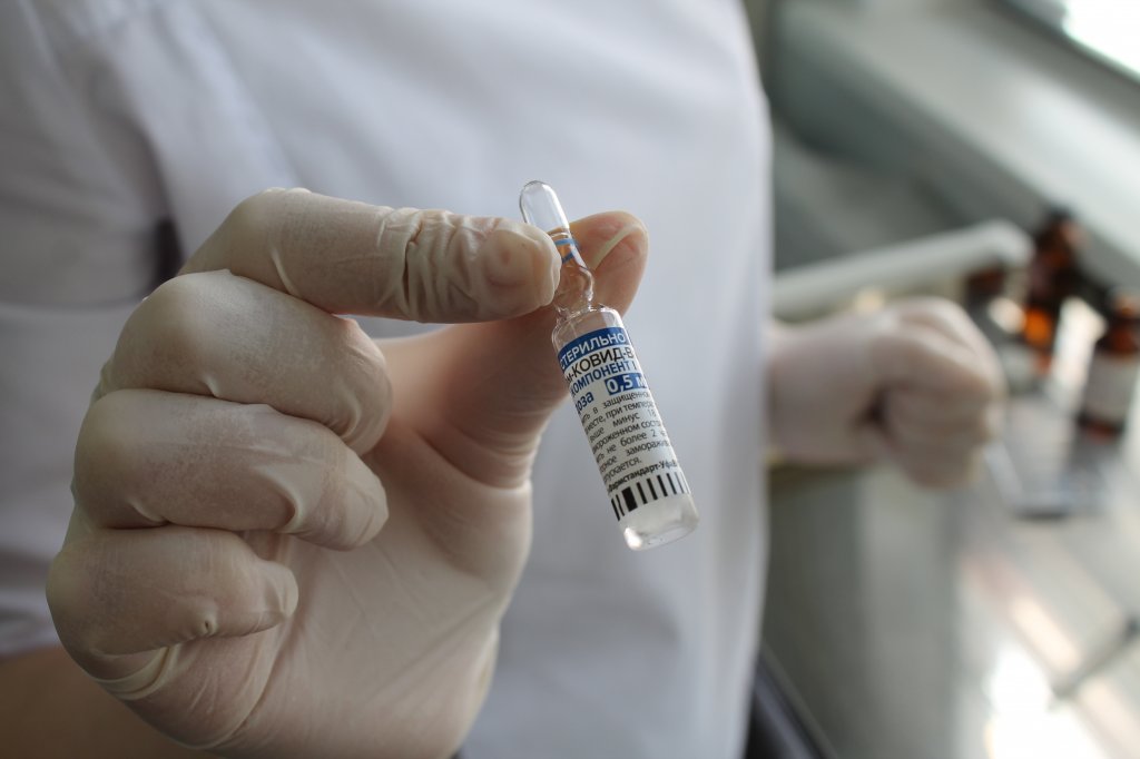 С заботой о себе и воспитанниках. Педагоги Ямала проходят вакцинацию