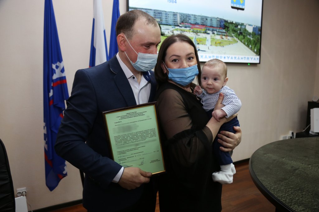 С начала года 82 молодые семьи Муравленко воспользовались окружной поддержкой