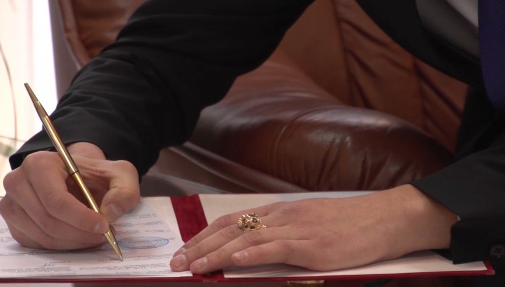 Минюст разрешил загсам проводить регистрацию брака на дому