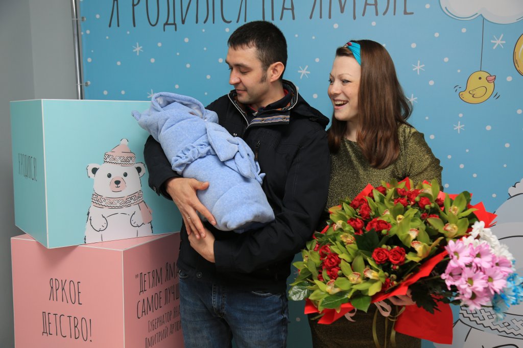 Более трех тысяч семей округа получают соцвыплату на первенца
