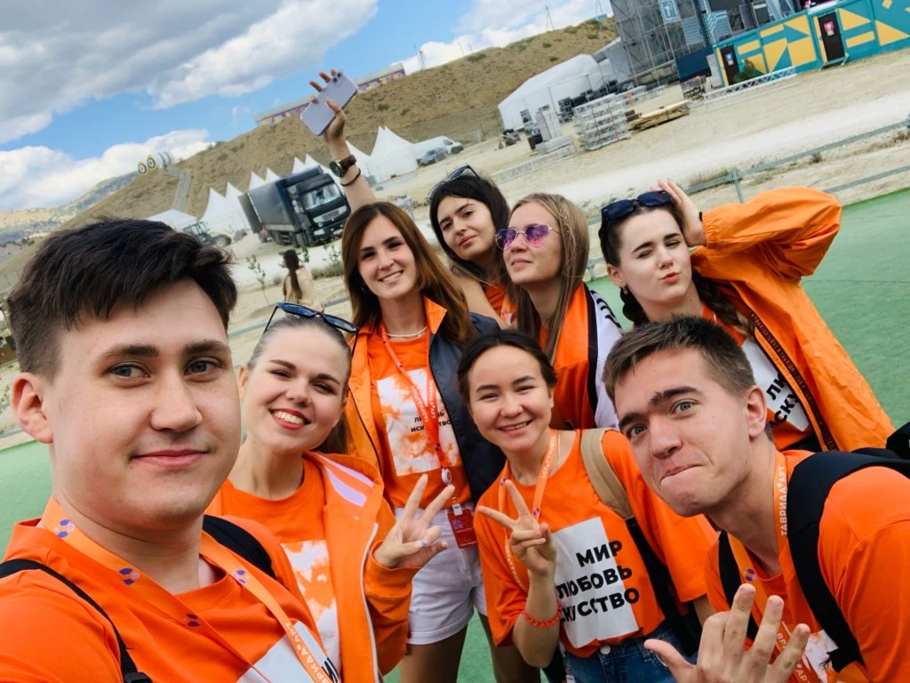 Муравленковцы отправились покорять фестиваль «Таврида. Арт»