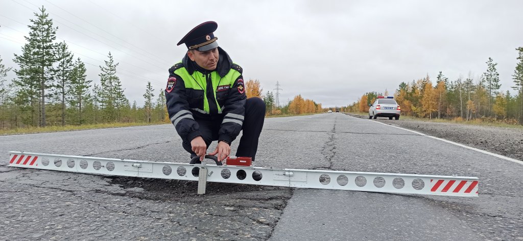 Автоинспекторы проверяют готовность загородной трассы к зиме