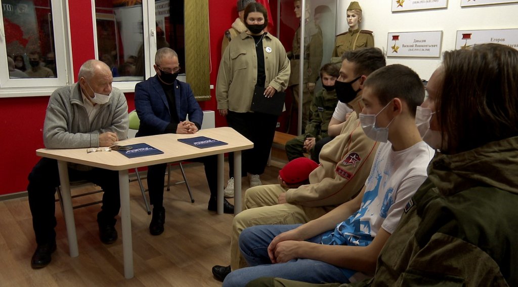 Знамя Победы передали в Отдел патриотического воспитания
