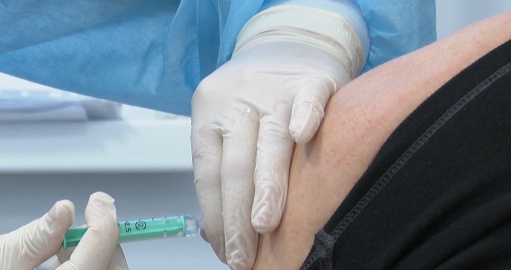 В ЯНАО до конца года поступит подростковая вакцина ОТ COVID-19