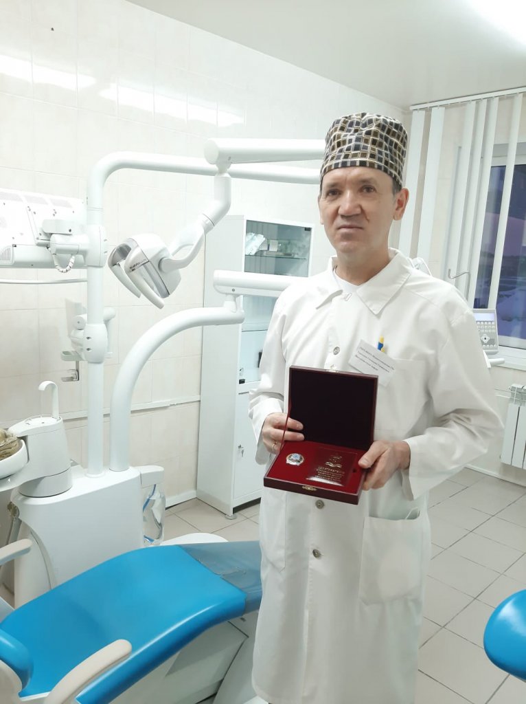 Геннадий Терентьев удостоен звания «Заслуженный работник здравоохранения Ямала»