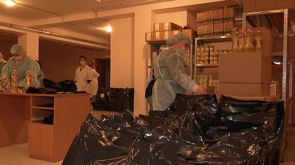 Юным муравленковцам на удаленке сегодня начнут выдавать продуктовые наборы