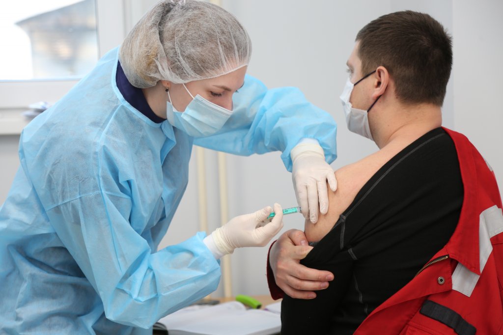 Вакцинацию от COVID-19 прошли около 16 тысяч муравленковцев