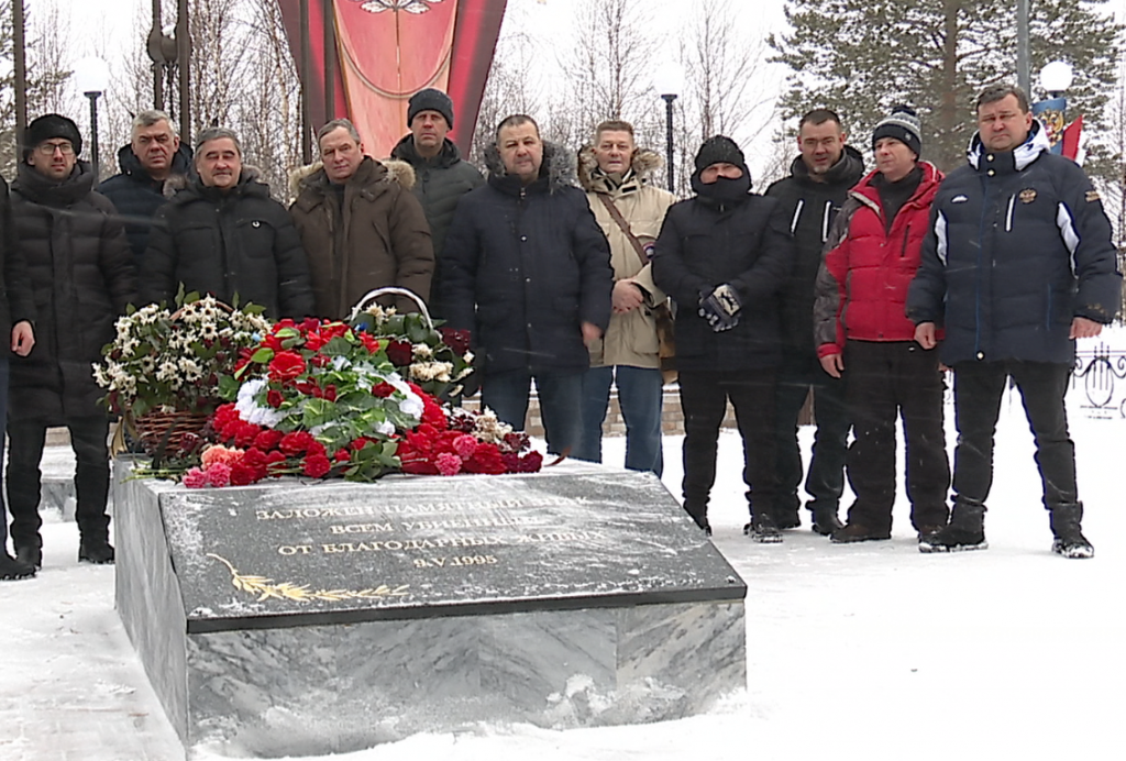 В Муравленко почтили память погибших десантников