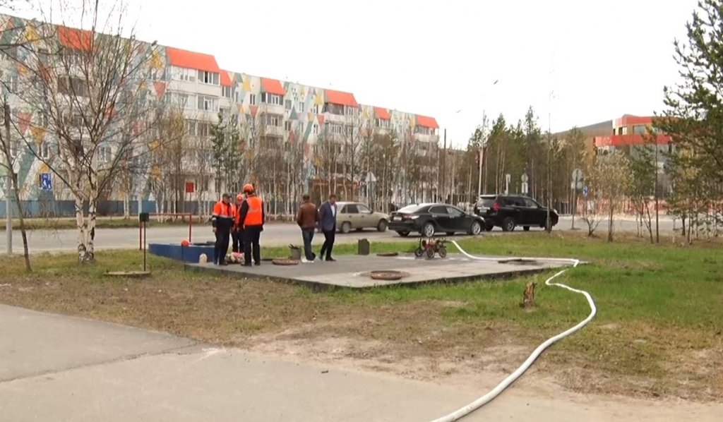 «Ямалкоммунэнерго» приступил к промывке водоводов