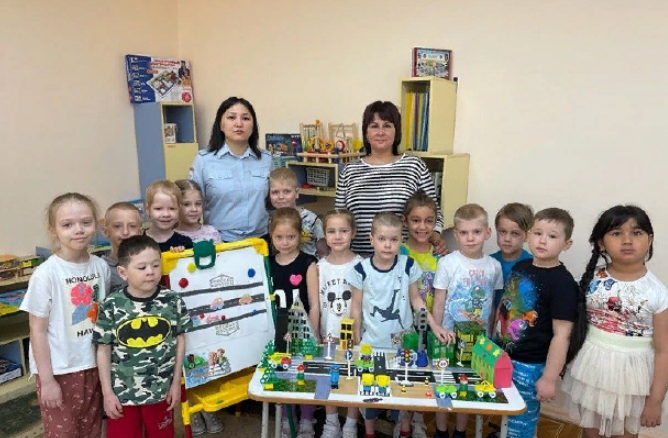 Автоинспекторы рассказали дошкольникам о «дорожных ловушках»