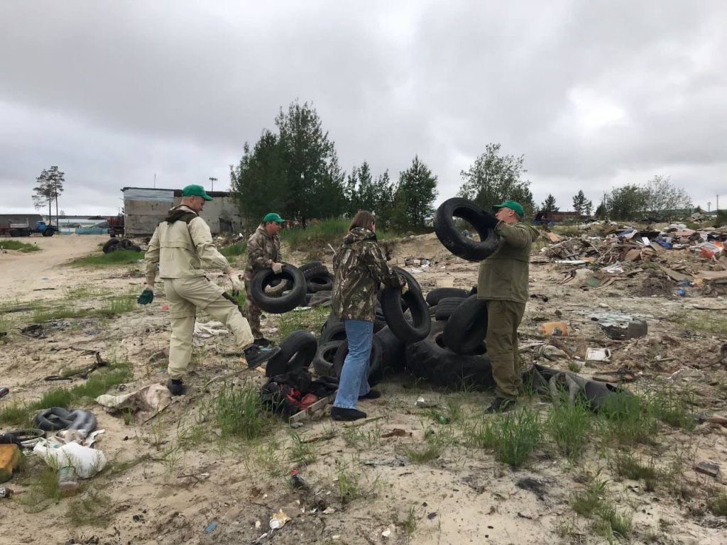 Активные муравленковцы продолжают сезон борьбы со свалками