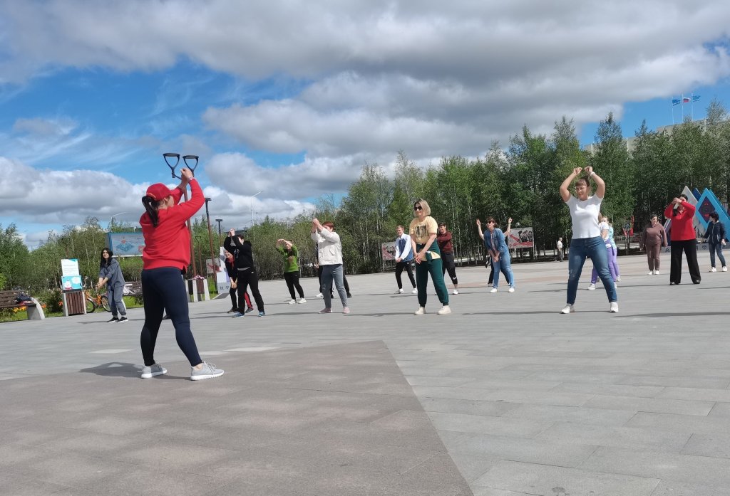 Физкульт-привет! Муравленковцев приглашают на бодрящие зарядки
