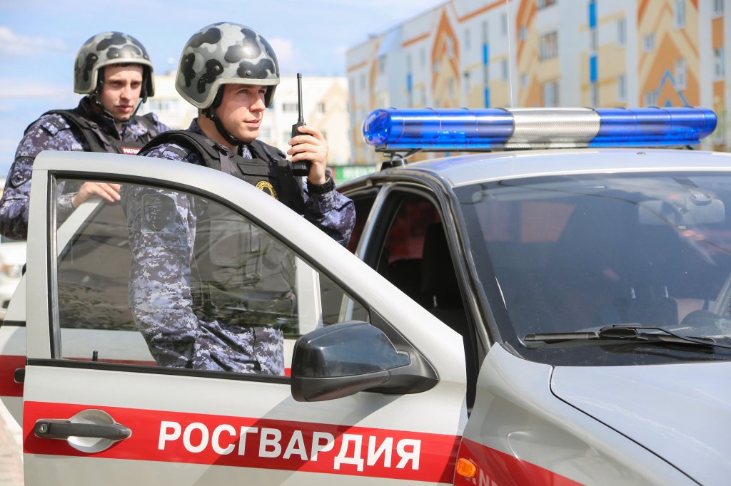 Росгвардейцы задержали подозреваемых в нападении с ножом