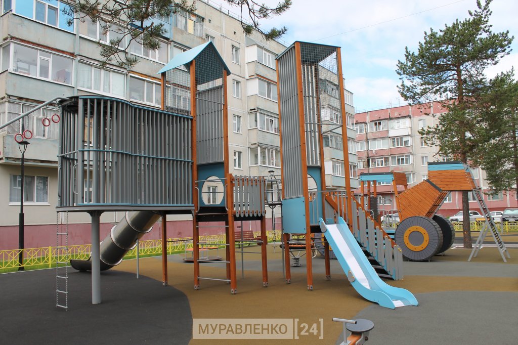 В микрорайоне Лазурном появилась новая игровая площадка