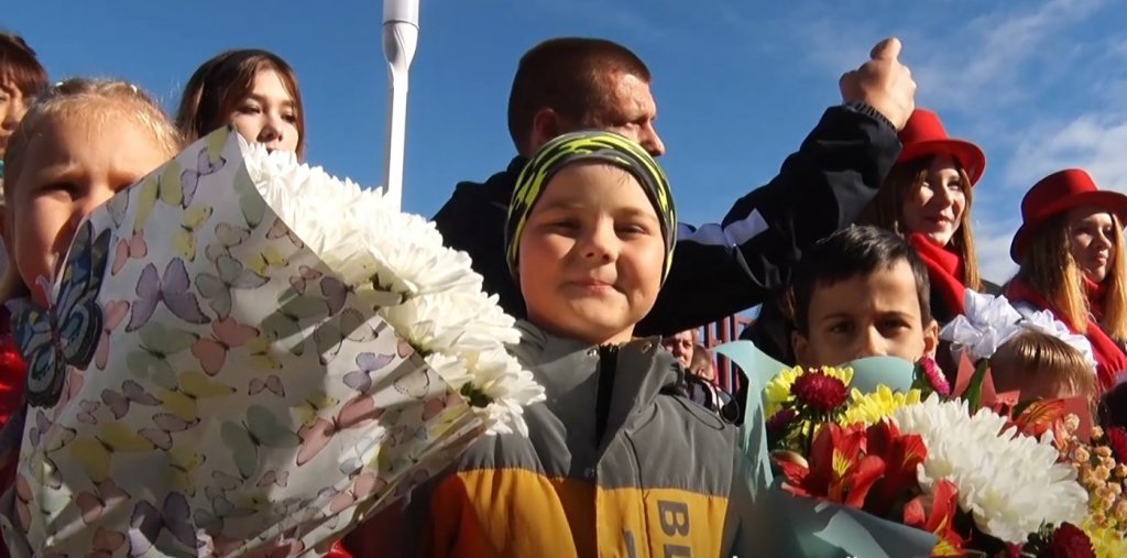 Праздник цветов, улыбок и знаний: в городе отметили 1 сентября