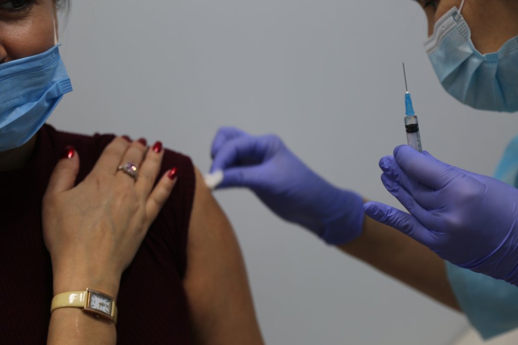 Полную вакцинацию от COVID-19 прошли более 10 тысяч 800 человек