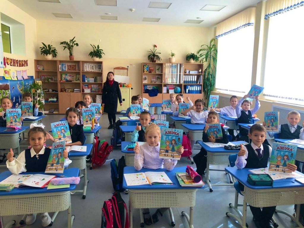 Школьникам города раздают «Азбуку безопасности»