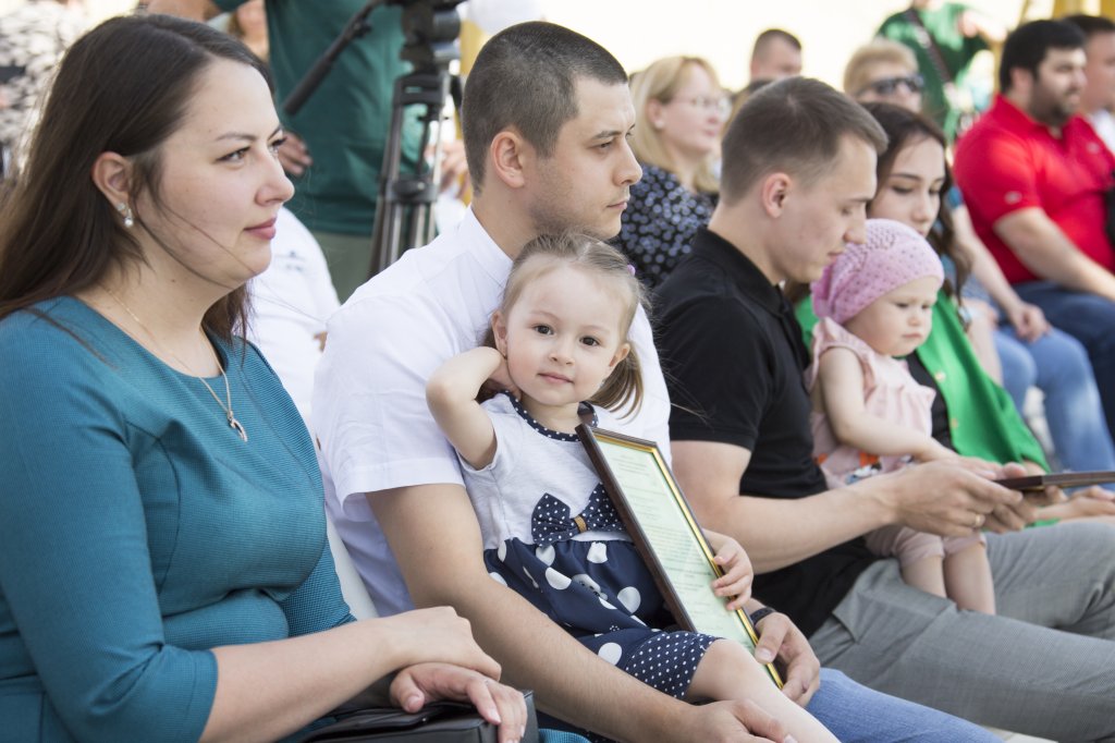 На Ямале 1 200 молодых семей получат жилищные сертификаты