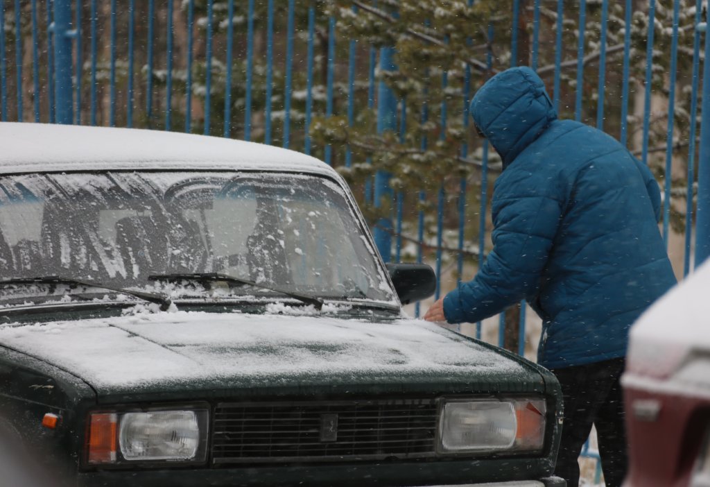 Муравленковцев предупреждают об опасности гололедицы на дорогах