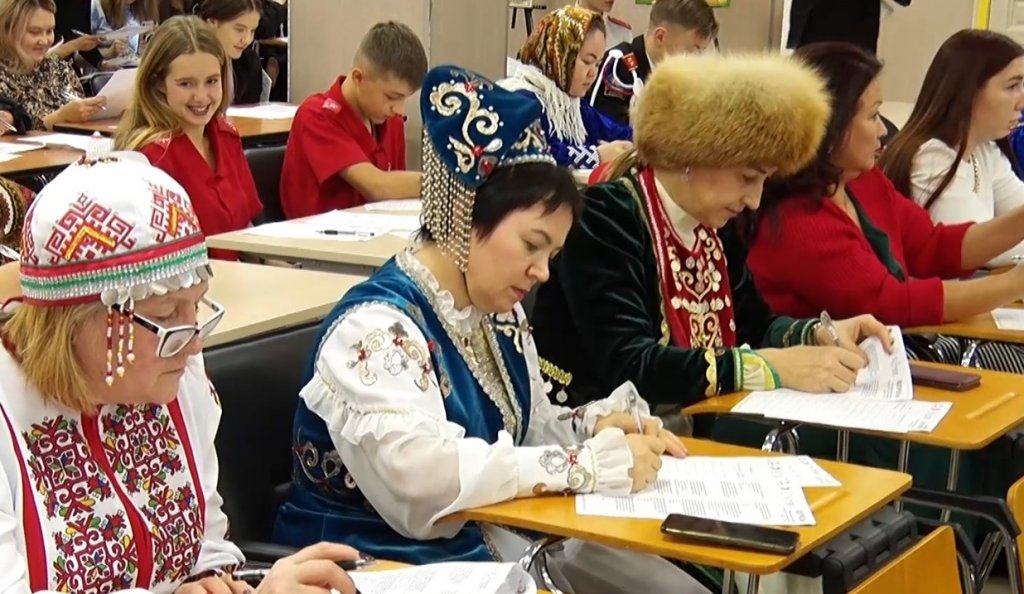 Более трехсот человек написали этнографический диктант