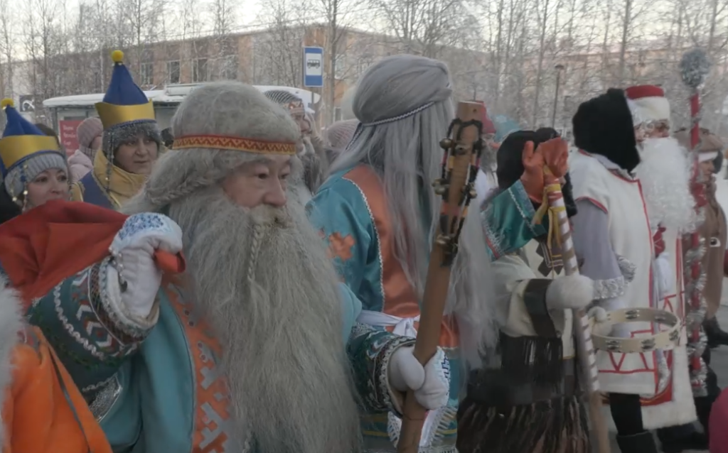 Новый год близко! Ямал Ири возглавил парад Дедов Морозов