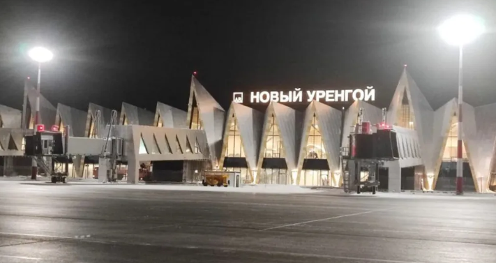 Терминал аэропорта Нового Уренгоя принял первый рейс из Салехарда