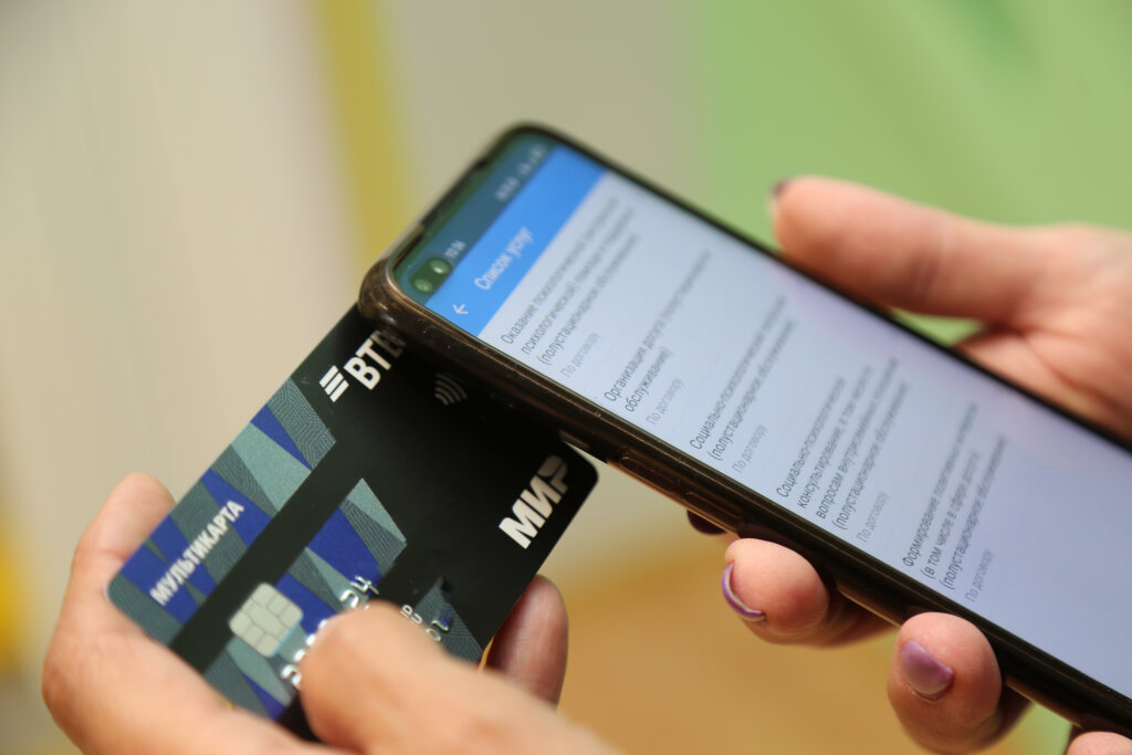 Сертификат на подарок новорожденным будут выдавать через единую карту жителя Ямала