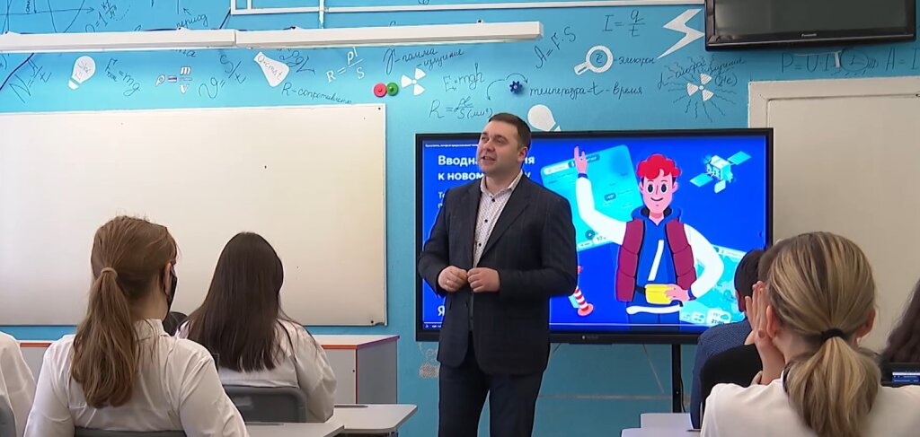 Школьники получают новые знания на «Уроках цифры»