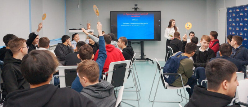 Полицейские Муравленко проводят акцию «Студенческий десант»