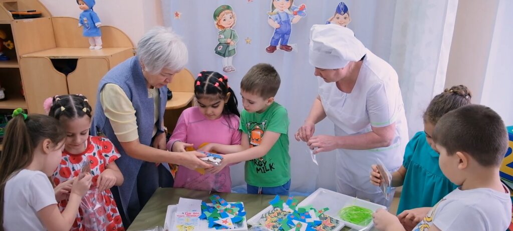В «Снежинке» испекли пряники для участников спецоперации