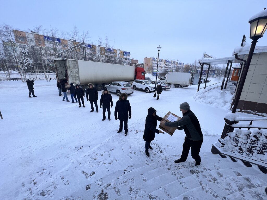 Жители отправили гумпомощь для  бойцов батальона «Кедр»