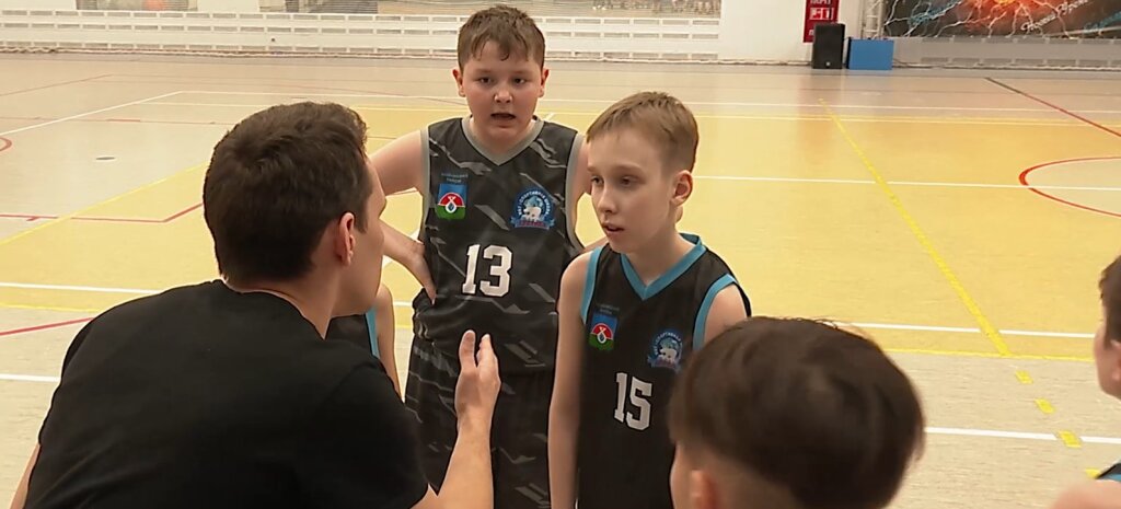В Муравленко начались игры первенства ЯНАО по баскетболу