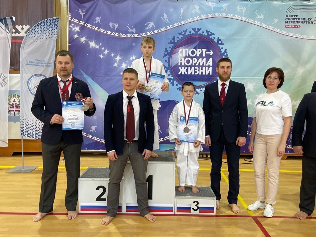 22 медали завоевали каратисты на турнире в Ноябрьске