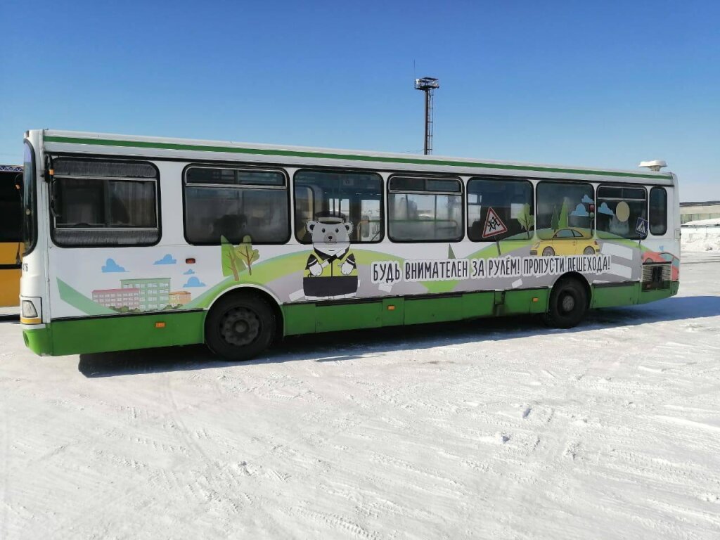 Мишка Ямала в образе госавтоинспектора украсит автобусы Муравленко