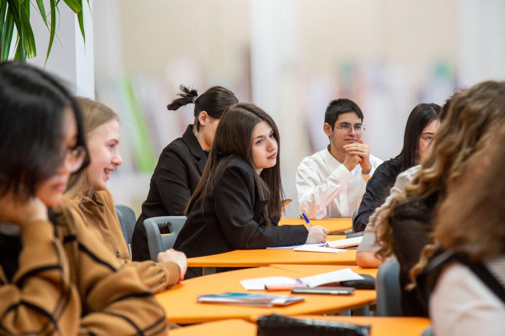 Обществознание включили в ямальский проект «Образовательный сертификат для старшеклассников»