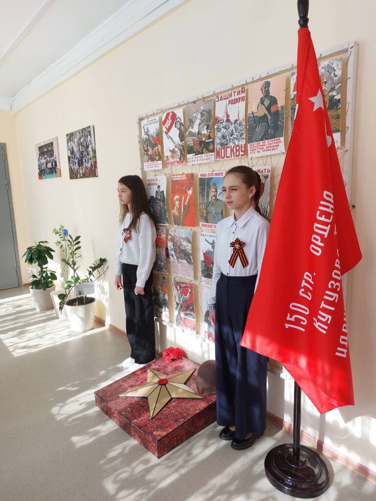 Школьники Муравленко стали часовыми у Знамени Победы
