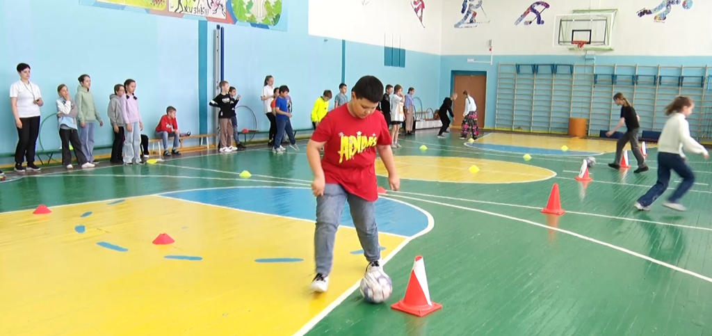 Дети из пришкольного лагеря приняли участие в «Весёлых стартах»