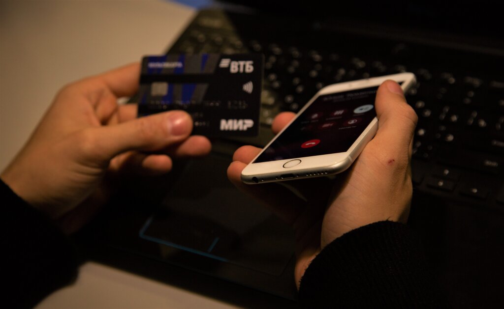 Мошенники обманули двух жителей Муравленко более чем на 300 тысяч рублей